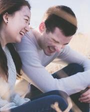 ❤️ 10 sjove idéer til første date, hvor du kan knytte bånd, mens du griner