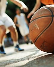 30+ zabawnych pytań z zakresu "Trivia" o koszykówce, które ulepszą Twoją grę
