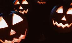 Halloween Nødt eller Sannhet: 40+ Skumle Spørsmål